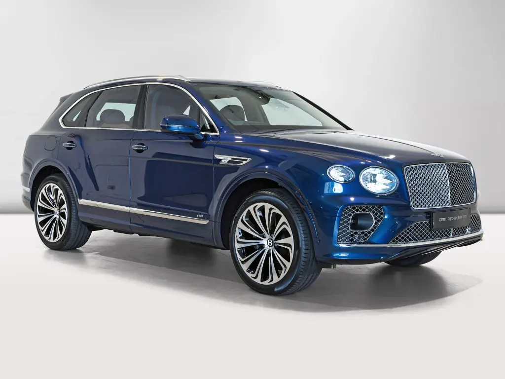 Bentley Bentayga (2021-) finished in Light Sapphire with